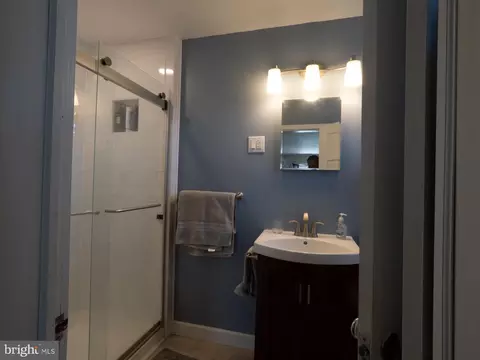 Bath - 308 Glenburn Ave, Cambridge, MD 21613 photo 1 of 2