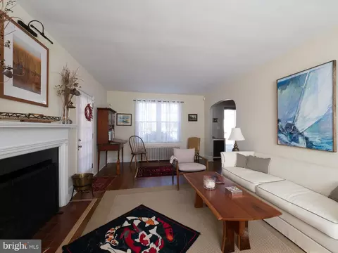 Living - 308 Glenburn Ave, Cambridge, MD 21613 photo 2 of 4