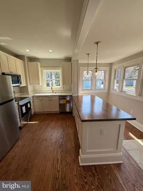 Kitchen - 10 W End Ave, Cambridge, MD 21613 photo 3 of 5