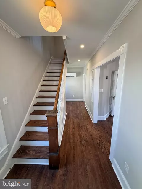 Entry Way - 10 W End Ave, Cambridge, MD 21613 photo 2 of 4