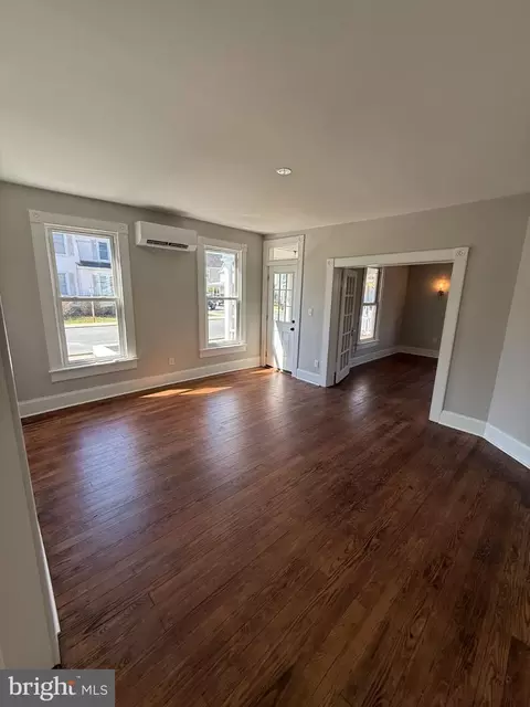Living - 10 W End Ave, Cambridge, MD 21613 photo 1 of 4