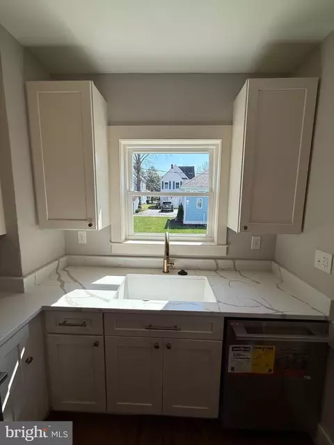 Kitchen - 10 W End Ave, Cambridge, MD 21613 photo 4 of 5