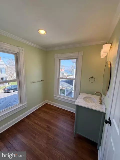 Bath - 10 W End Ave, Cambridge, MD 21613 photo 4 of 7