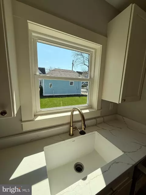 Kitchen - 10 W End Ave, Cambridge, MD 21613 photo 5 of 5