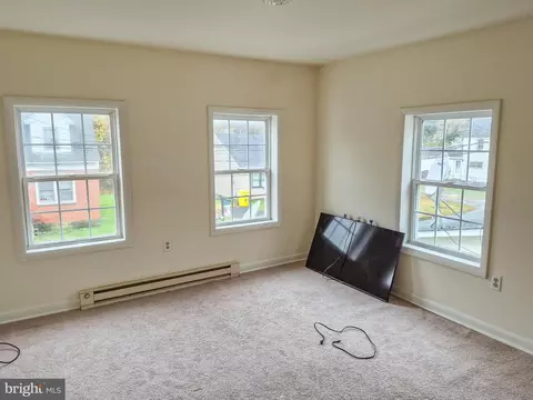 Living - 810 Center St, Cambridge, MD 21613 photo 1 of 1