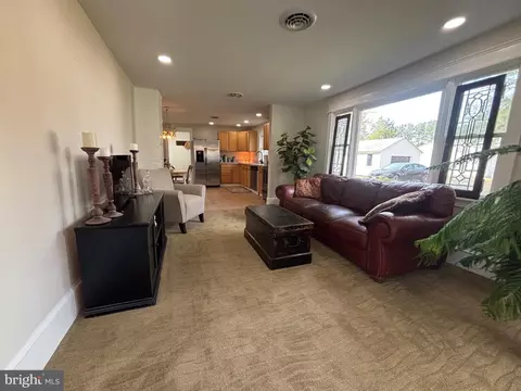 Living - 1209 Bayly Rd, Cambridge, MD 21613 photo 1 of 2