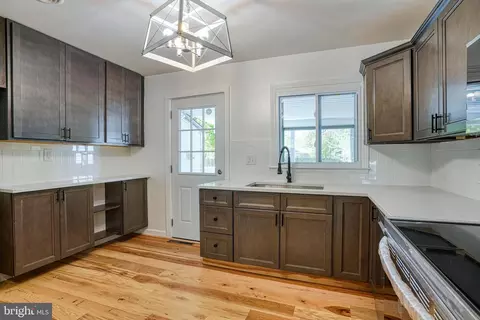 Kitchen - 10 Bay View Ave, Cambridge, MD 21613 photo 3 of 6