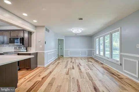 Living - 10 Bay View Ave, Cambridge, MD 21613 photo 2 of 4