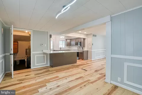 Entry Way - 10 Bay View Ave, Cambridge, MD 21613 photo 1 of 3