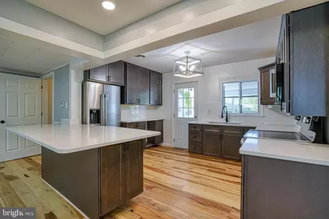 Kitchen - 10 Bay View Ave, Cambridge, MD 21613 photo 2 of 6