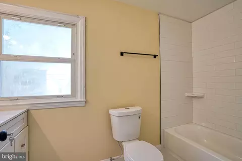 Entry Way - 10 Bay View Ave, Cambridge, MD 21613 photo 3 of 3