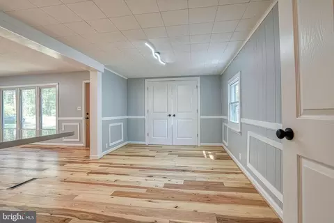 Entry Way - 10 Bay View Ave, Cambridge, MD 21613 photo 2 of 3