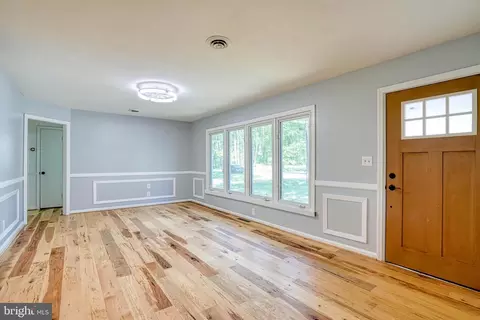 Living - 10 Bay View Ave, Cambridge, MD 21613 photo 1 of 4