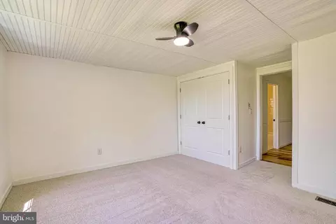 Bedroom - 10 Bay View Ave, Cambridge, MD 21613 photo 2 of 4