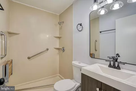 Bath - 10 Bay View Ave, Cambridge, MD 21613 photo 1 of 1