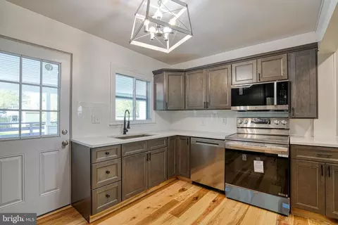 Kitchen - 10 Bay View Ave, Cambridge, MD 21613 photo 5 of 6