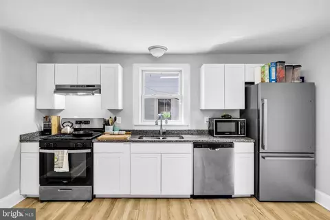 Kitchen - 406 High St, Cambridge, MD 21613 photo 2 of 2