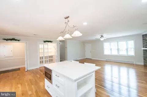 Living - 19 Holly Ter, Cambridge, MD 21613 photo 4 of 9