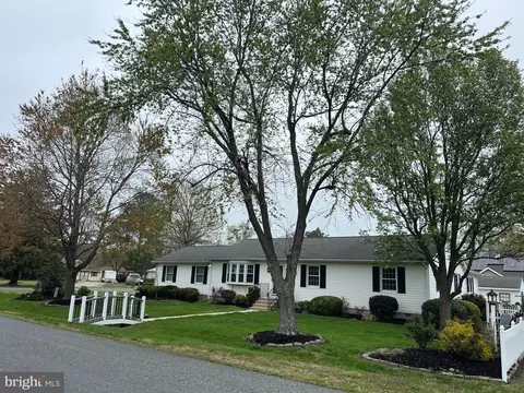 19 Holly Ter, Cambridge, MD 21613