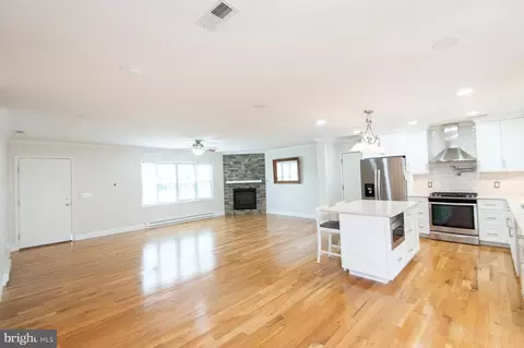 Living - 19 Holly Ter, Cambridge, MD 21613 photo 5 of 9