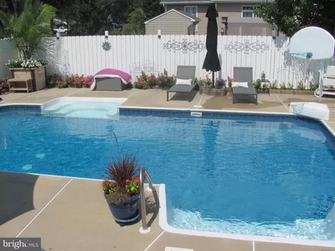 Exterior - 19 Holly Ter, Cambridge, MD 21613 photo 10 of 33