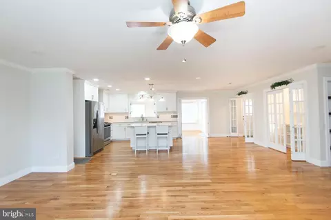 Living - 19 Holly Ter, Cambridge, MD 21613 photo 2 of 9