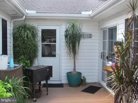 Exterior - 19 Holly Ter, Cambridge, MD 21613 photo 16 of 33