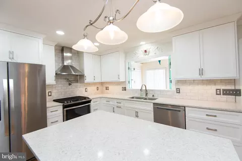 Kitchen - 19 Holly Ter, Cambridge, MD 21613 photo 2 of 4