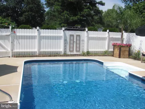 Exterior - 19 Holly Ter, Cambridge, MD 21613 photo 7 of 33