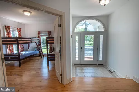Entry Way - 5227 Brooks Rd, Woolford, MD 21677 photo 9 of 10