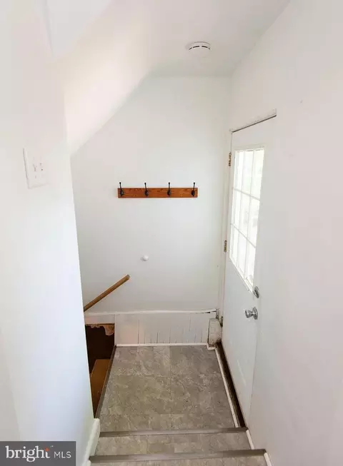 Entry Way - 305 N Main St, Hurlock, MD 21643 photo 11 of 12