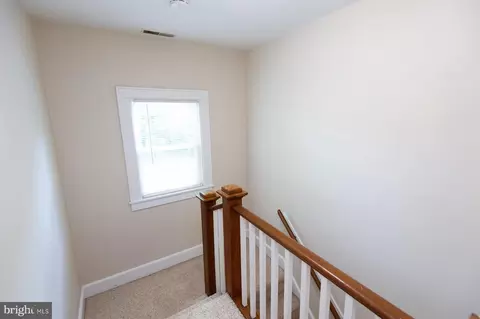 Entry Way - 305 N Main St, Hurlock, MD 21643 photo 10 of 12