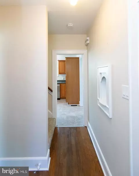 Entry Way - 305 N Main St, Hurlock, MD 21643 photo 9 of 12