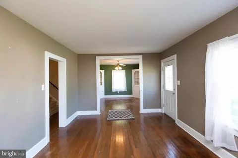 Living - 305 N Main St, Hurlock, MD 21643 photo 6 of 7