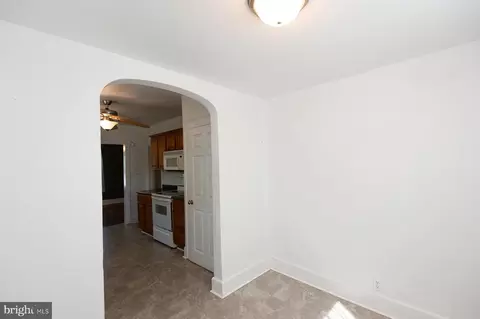 Entry Way - 305 N Main St, Hurlock, MD 21643 photo 7 of 12