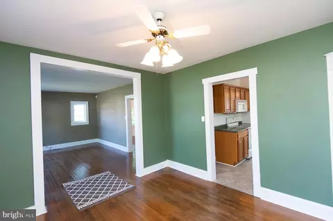 Entry Way - 305 N Main St, Hurlock, MD 21643 photo 8 of 12