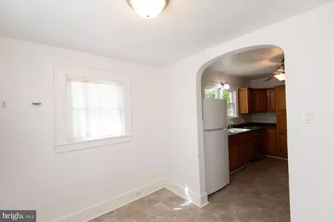 Entry Way - 305 N Main St, Hurlock, MD 21643 photo 6 of 12