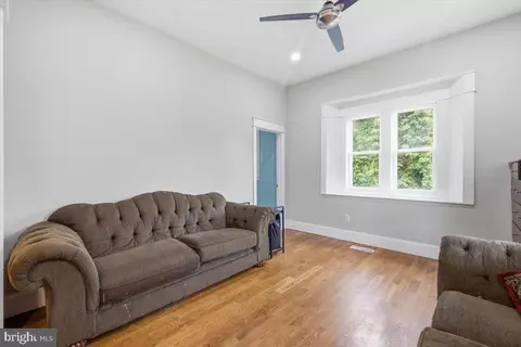 Entry Way - 307 S Main St, Hurlock, MD 21643 photo 8 of 12