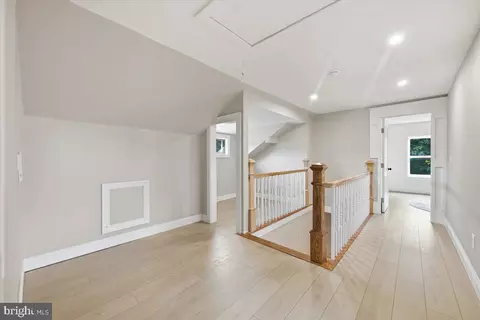 Entry Way - 307 S Main St, Hurlock, MD 21643 photo 10 of 12