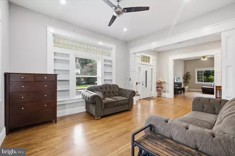 Entry Way - 307 S Main St, Hurlock, MD 21643 photo 7 of 12