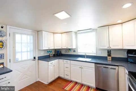 Kitchen - 5558 Bowen Rd, Cambridge, MD 21613 photo 5 of 5