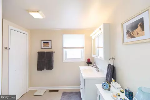 Bath - 5558 Bowen Rd, Cambridge, MD 21613 photo 1 of 1