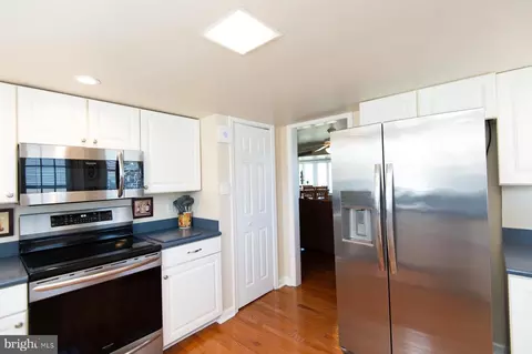 Kitchen - 5558 Bowen Rd, Cambridge, MD 21613 photo 2 of 5