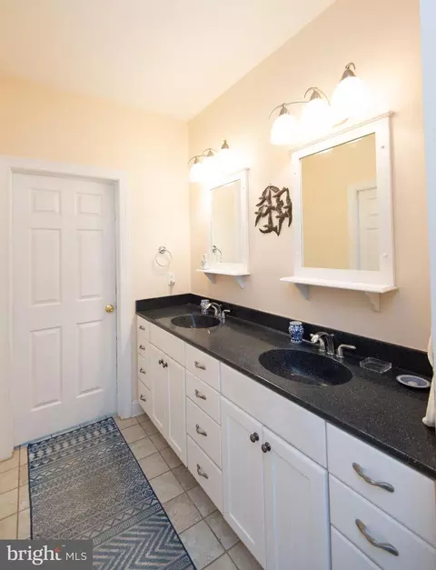 Bath - 5332 Ragged Point Rd, Cambridge, MD 21613 photo 1 of 5