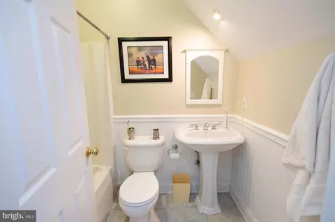 Bath - 5332 Ragged Point Rd, Cambridge, MD 21613 photo 3 of 5