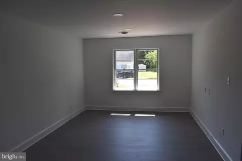 Living - 111 Richardson Dr, Cambridge, MD 21613 photo 2 of 3