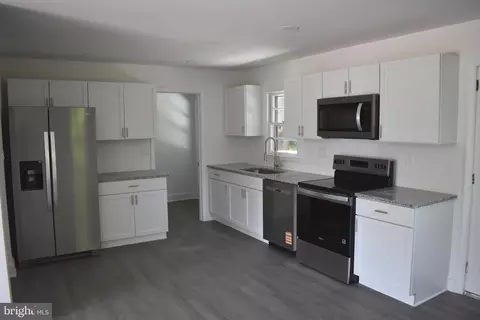 Entry Way - 111 Richardson Dr, Cambridge, MD 21613 photo 1 of 2