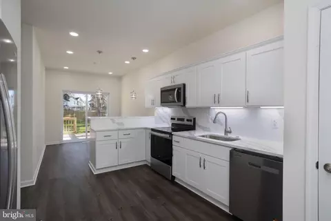 Entry Way - 506 High St, Cambridge, MD 21613 photo 1 of 2