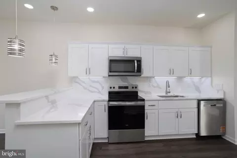 Kitchen - 506 High St, Cambridge, MD 21613 photo 1 of 1
