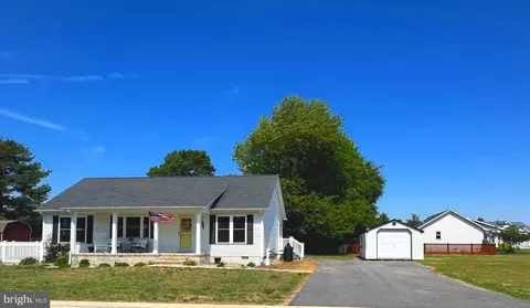 102 Barnes Ct, Hurlock, MD 21643